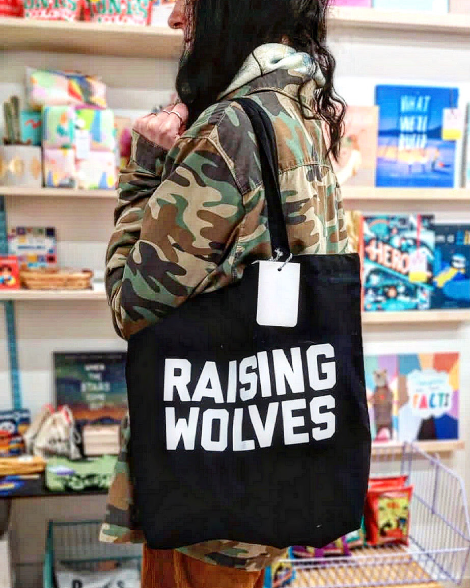 Canvas tote bag: Raising Wolves